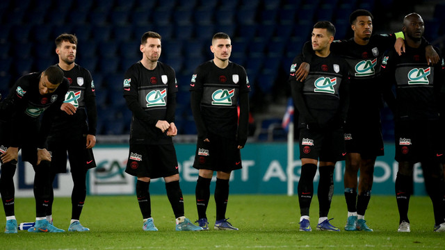 Eksperesi pemain Paris Saint-Germain saat melawan Nice pada pertandingan Piala Prancis di stadion Parc des Princes di Paris, Senin (31/1/2022). Foto: Franck Fife/AFP