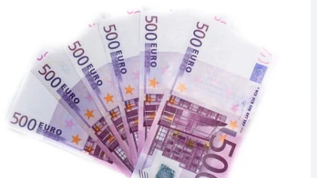 https://www.shutterstock.com/image-photo/500-euro-bills-banknotes-money-european-340360289