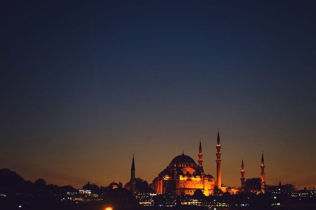 Illustrasi Bulan Rajab. Foto: Freepik