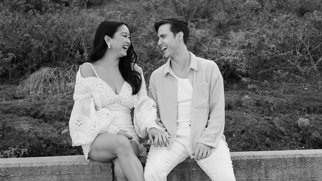 Potret Lana Condor saat dilamar kekasihnya, Anthony De La Torre. Foto: Instagram/@lanacondor