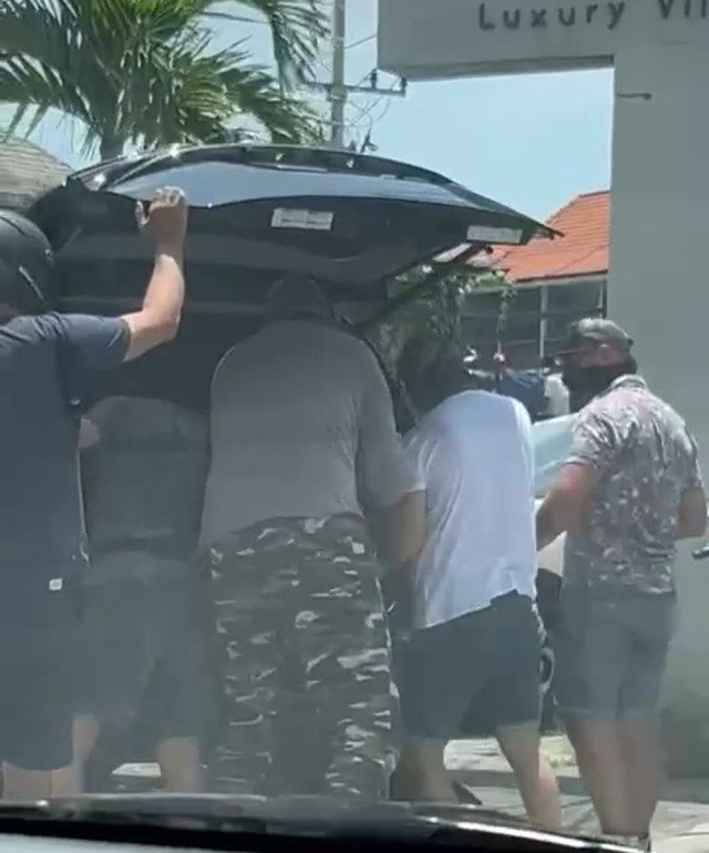 Screenshot video pengeroyokan warga asing di Bali - IST