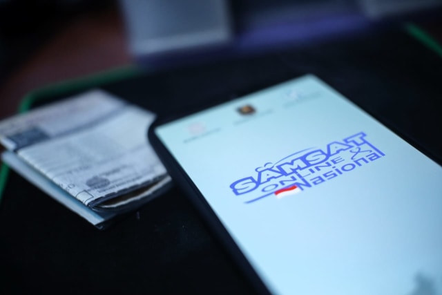 Ilustrasi aplikasi Samsat Online Nasional (Samolnas). Foto: Bangkit Jaya Putra/kumparan