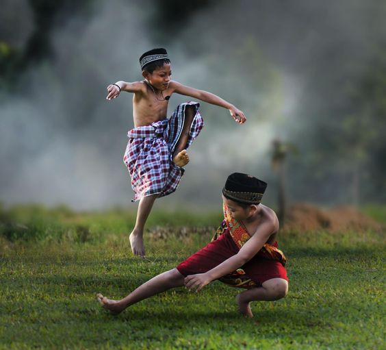 Gerakan Menghindar di Pencak Silat. (Foto: pinterest.com/500px)
