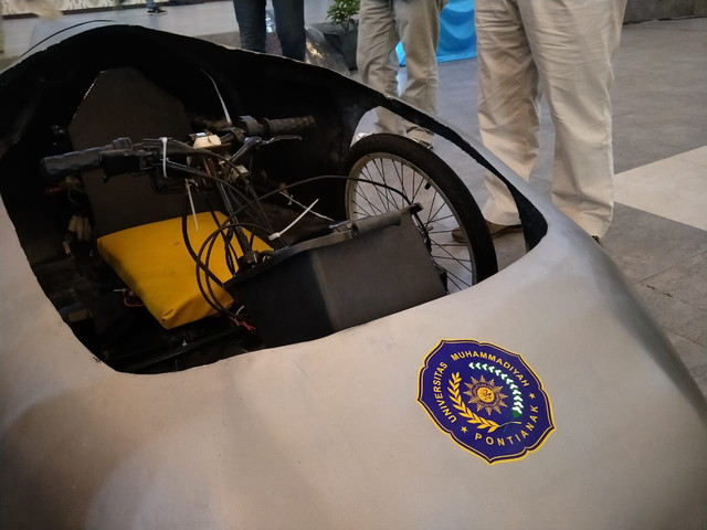Salah satu mobil hemat energi yang diluncurkan Mahasiswa Universitas Muhammadiyah Pontianak. Foto: Lydia Salsabilla/Hi!Pontianak