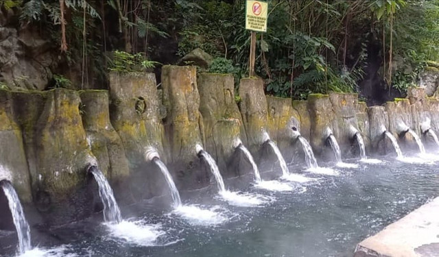 Pancuran 13 di Guci, Kabupaten Tegal.