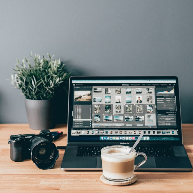 Ilustrasi cara ubah ukuran foto 4x6 online. Foto: Mylene Tremoyet/Unsplash