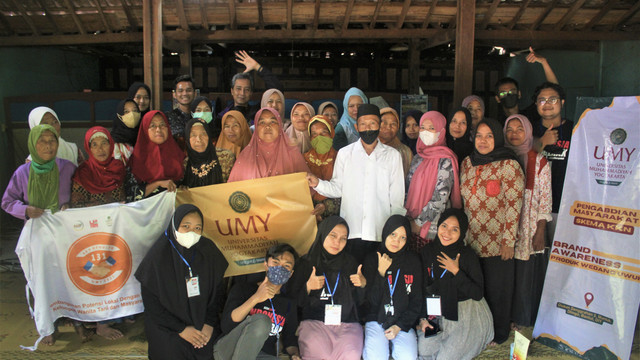 Kelompok Wanita Tani(KWT) Sanggarahan 2 Dusun Muntuk Dlingo. Sumber: dokumen pribadi