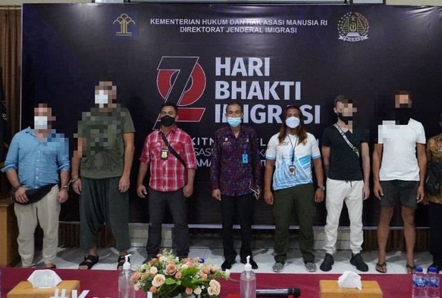 Penyerahan 4 WNA dari Polda Bali ke Kanwil Hukum dan HAM, Bali - IST