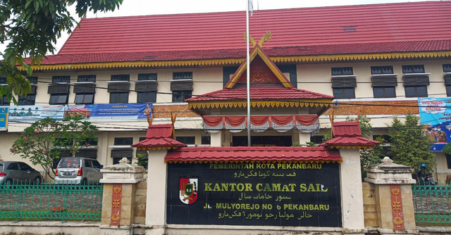 Contoh tulisan Arab Melayu di Kantor Camat Sail, Pekanbaru, Riau. Foto: www.pekanbaru.go.id
