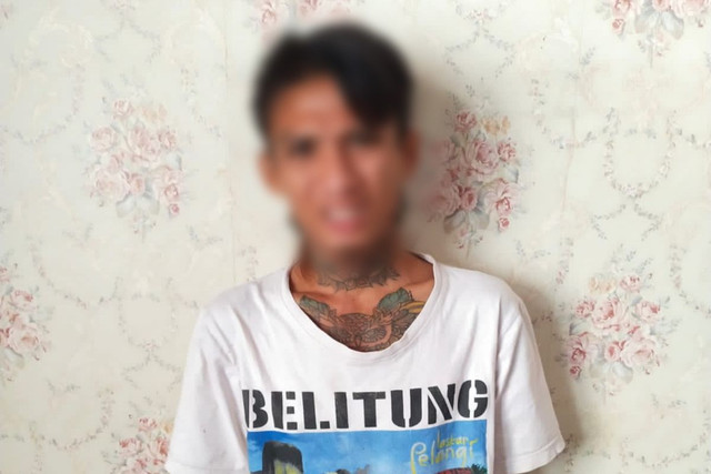 Pelaku R (22) bacok rekannya sendiri dengan golok di Bandar Lampung | Foto: Humas Polsek Tanjung Karang Timur