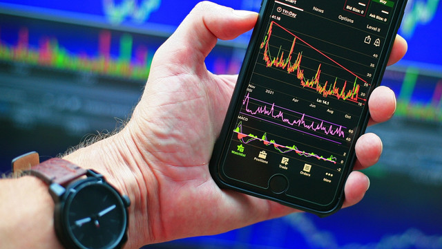 Ilustrasi aplikasi trading binary option. Foto: Pixabay