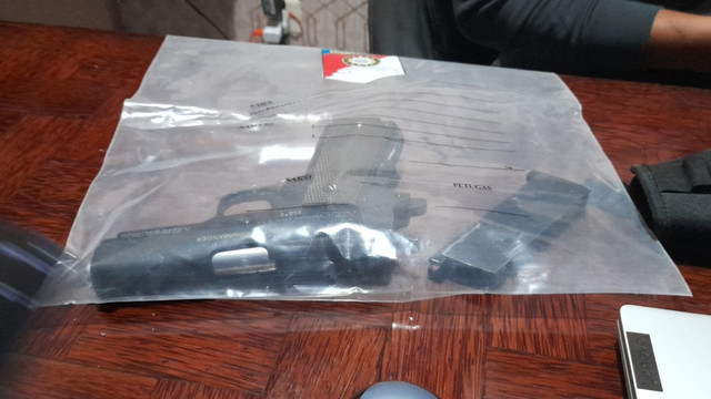 Airsoft gun milik tersangka AR yang disita polisi. Foto: Dok. Istimewa