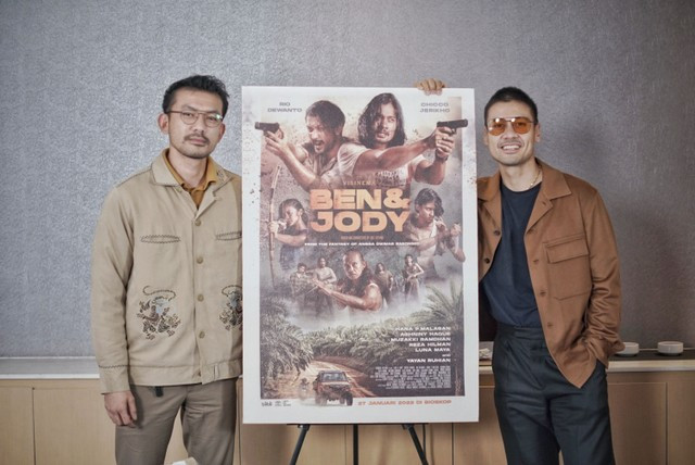 Chicco Jerikho dan Rio Dewanto saat press junket film Ben & Jody di Jakarta Selatan, Jumat 14/1). Foto: Jamal Ramadhan/kumparan
