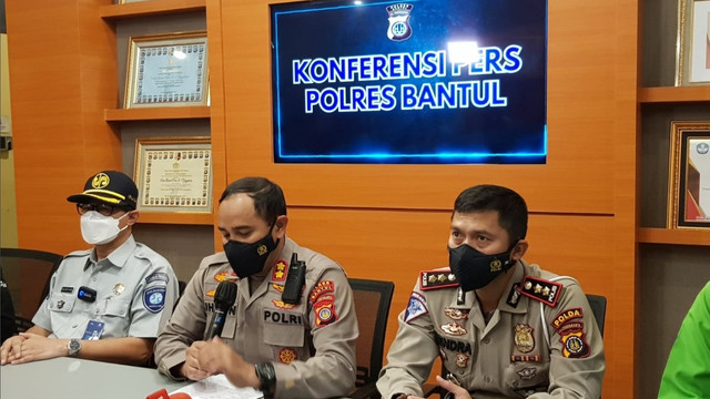 Konferensi pers kecelakaan bus tabrak tebing di Bantul, Minggu (6/2/2022). Foto: Birgita/Tugu Jogja