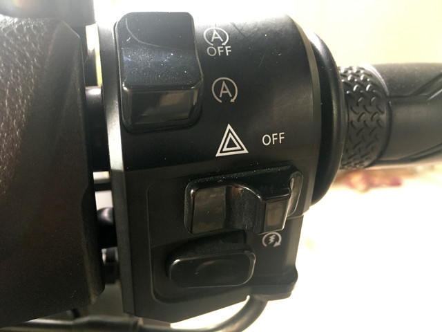 Ilustrasi fitur lampu hazard pada sepeda motor. Foto: Sena Pratama/kumparan