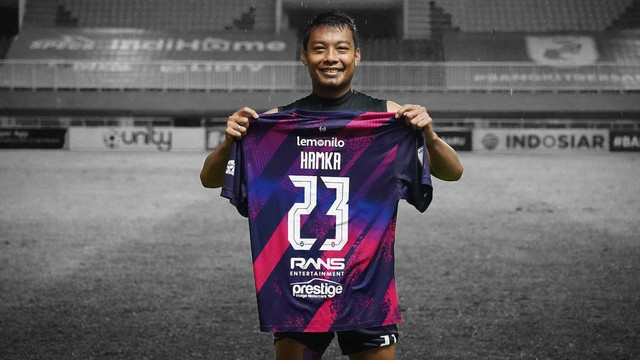 Hamka Hamzah saat bersama Rans Cilegon FC. Foto: Instagram/@hamka23hamzah