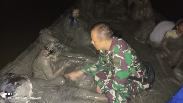 TNI Angkatan Laut bersama Polisi menggagalkan penyelundupan 34 orang Pekerja Migran Indonesia (PMI) illegal, di Perairan Batubara, Sumatera Utara, Senin (7/2). Foto: Dok. Istimewa