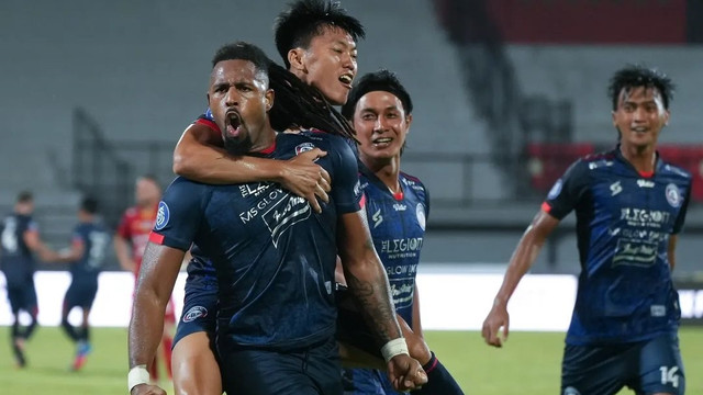 Pemain Arema merayakan gol ke gawang Persija. Foto: Instagram/@aremafcofficial