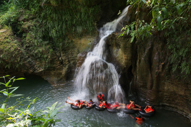 Santirah River Tubing. Foto: Herdiana Sumantri/Shutterstock