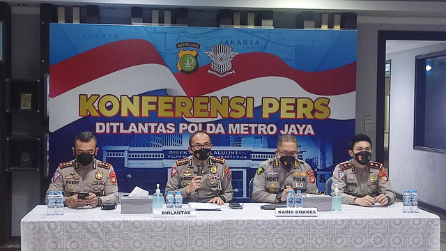 Jumpa pers kasus kecelakaan mobil sedan hingga terbakar di kawasan Senen, Jakarta Pusat. Foto: Jonathan Devin/kumparan