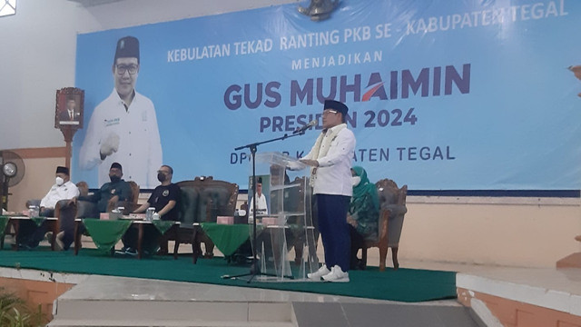 Ketua Umum Partai Kebangkitan Bangsa (PKB), Muhaimin Iskandar menghadiri acara Kebulatan Tekat Ranting PKB se-Kabupaten Tegal menjadikan Gus Muhaimin Presiden 2024 yang digelar DPC PKB Kabupaten Tegal di Gedung Korpri Slawi, Selasa (8/2/2022).