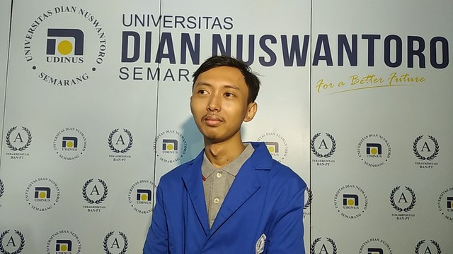 Sultan Gustaf AL Ghozali di Gedung Rektorat Udinus. Foto: Intan Alliva Khansa/kumparan