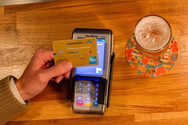 Ilustrasi cara blokir ATM BRI yang hilang atau tertelan. Foto: CardMapr/Unsplash
