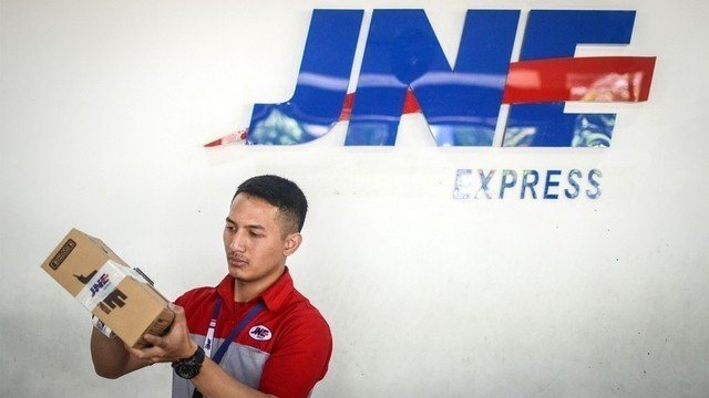 Ilustrasi JNE Express. Foto: ANTARA FOTO/Raisan Al Farisi