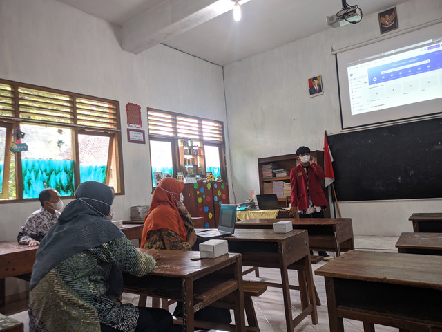 Para Guru SD Muhammadiyah Balecatur mengikuti Pelatihan Canva guna media ajar dan presentasi pembelajaran, Sabtu (05/02). Foto: Mohammad Rian Alvin/SD Muhammadiyah Balecatur