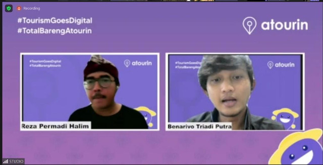 Co-Founder dari Atourin sedang memperkenalkan produk dan layanan barunya saat konferensi pers atourin yang dilakukan secara virtual Rabu, 9 Februari 2022
