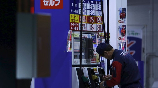 SPBU di Jepang mulai naikkan harga BBM menyusul kenaikan harga minyak dunia. Foto: Yuya Shino/REUTERS/HO ANTARA
