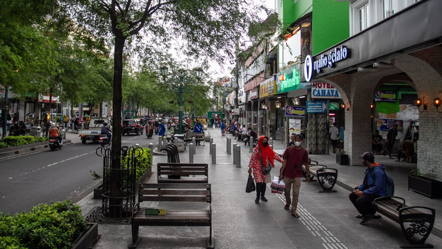 Suasana baru di kawasan Malioboro, Yogyakarta, tanpa pedagang kaki lima (PKL), Kamis (10/2/2022). Foto: Hendra Nurdiyansyah/Antara Foto