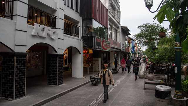 Suasana baru di kawasan Malioboro, Yogyakarta, tanpa pedagang kaki lima (PKL), Kamis (10/2/2022). Foto: Hendra Nurdiyansyah/Antara Foto