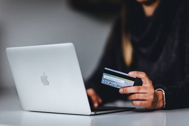Ada berbagai macam jenis tabungan Mandiri yang dapat dipilih nasabah untuk memenuhi kebutuhannya. Foto: Unsplash.com