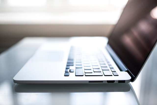 Ilustrasi mengatasi error 0xc00007b pada laptop. Foto: Pexels.com