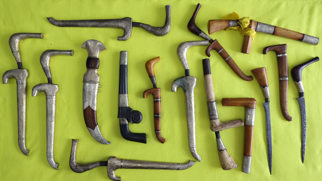 Rencong koleksi Tarmizi Abdul Hamid. Foto: Suparta/acehkini