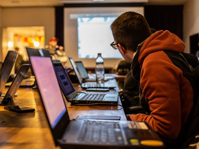 https://unsplash.com/@frani - contoh soal penjumlahan vektor metode jajar genjang