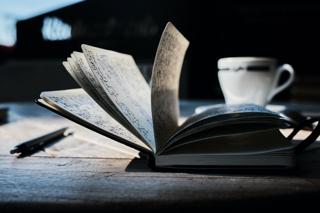 Ilustrasi fungsi teks narasi, sumber foto: (Yannick Pulver) by Unsplash.com