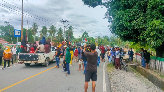 Suasana aksi demo warga Parigi Moutong terkait penolakan tambang di wilayah setempat, Sabtu (12/2). Foto: Istimewa