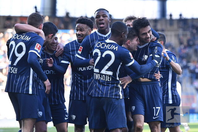 Pemain Bochum sedang merayakan golnya. Foto: Twitter @Bundesliga_EN