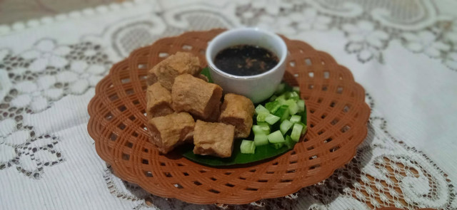 Sajian pempek ikan sarden. (Foto : Toriq Abdullah/ Urban Id)
