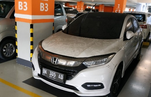 Mobil Honda HR-V yang terparkir di Bandara Ngurah Rai, Bali - IST