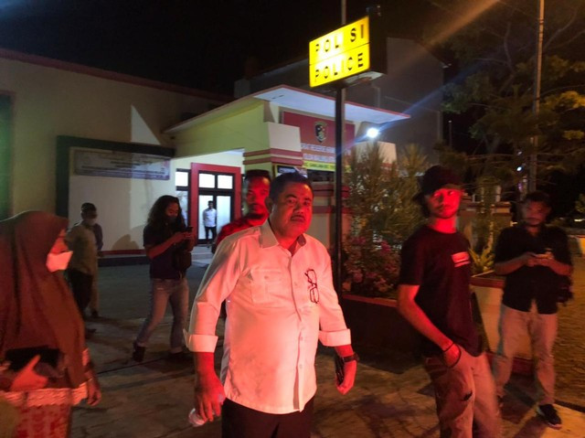 Wahda saat dibawa ke Rutan Polres Ternate, Senin 8 November 2021  Foto: Samsul Hi Laijou/cermat