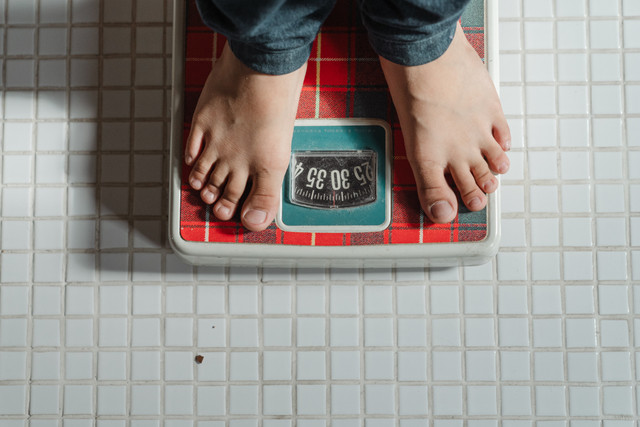 Ilustrasi menimbang berat badan. Foto: Pexels