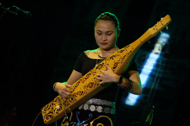Alat Musik Sampe Khas Kalimantan Timur, Foto: encyclopedia.jakarta-tourism.go.id 