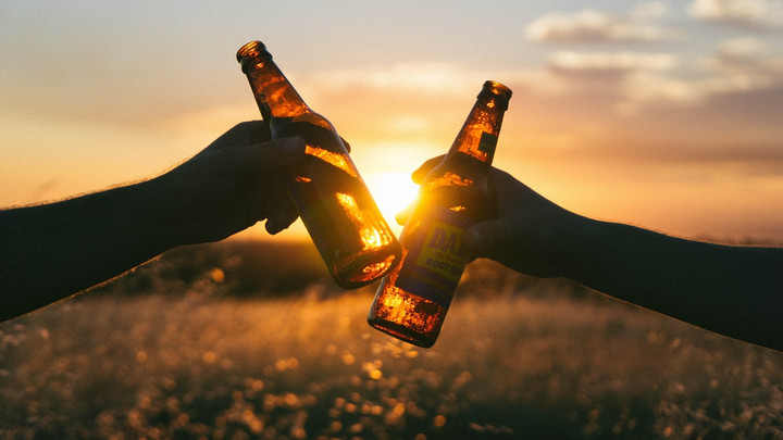 Bir qizning eshagiga bir stakan sperma quyilgan Bir qizning eshagiga bir stakan sperma quyilgan