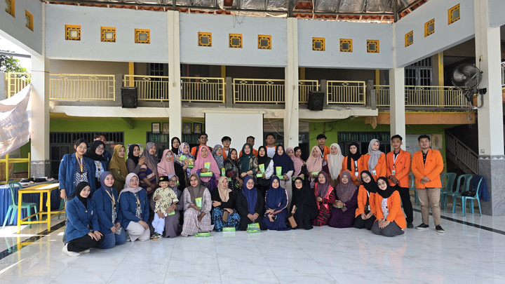 KKN UNAIR Dorong UMKM Desa Gedangan Naik Kelas Lewat Program BISA untuk UMKM  | kumparan.com