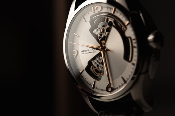3 Rekomendasi Jam Tangan Pria 10 Jutaan dengan Desain Mewah | kumparan.com