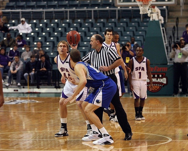 Jump Ball dalam Bola Basket, Begini Prosesnya | kumparan.com