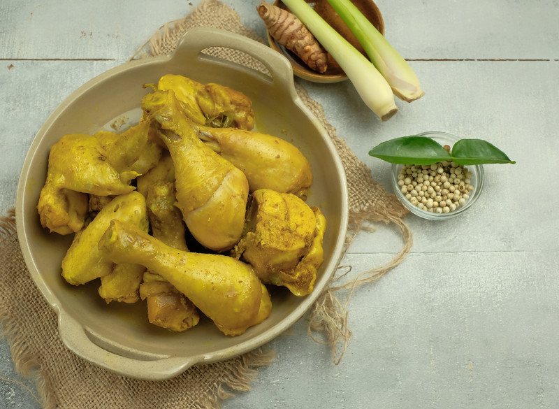 Chef Ini Bagikan Tips Ungkep Ayam yang Cepat dan Antigagal